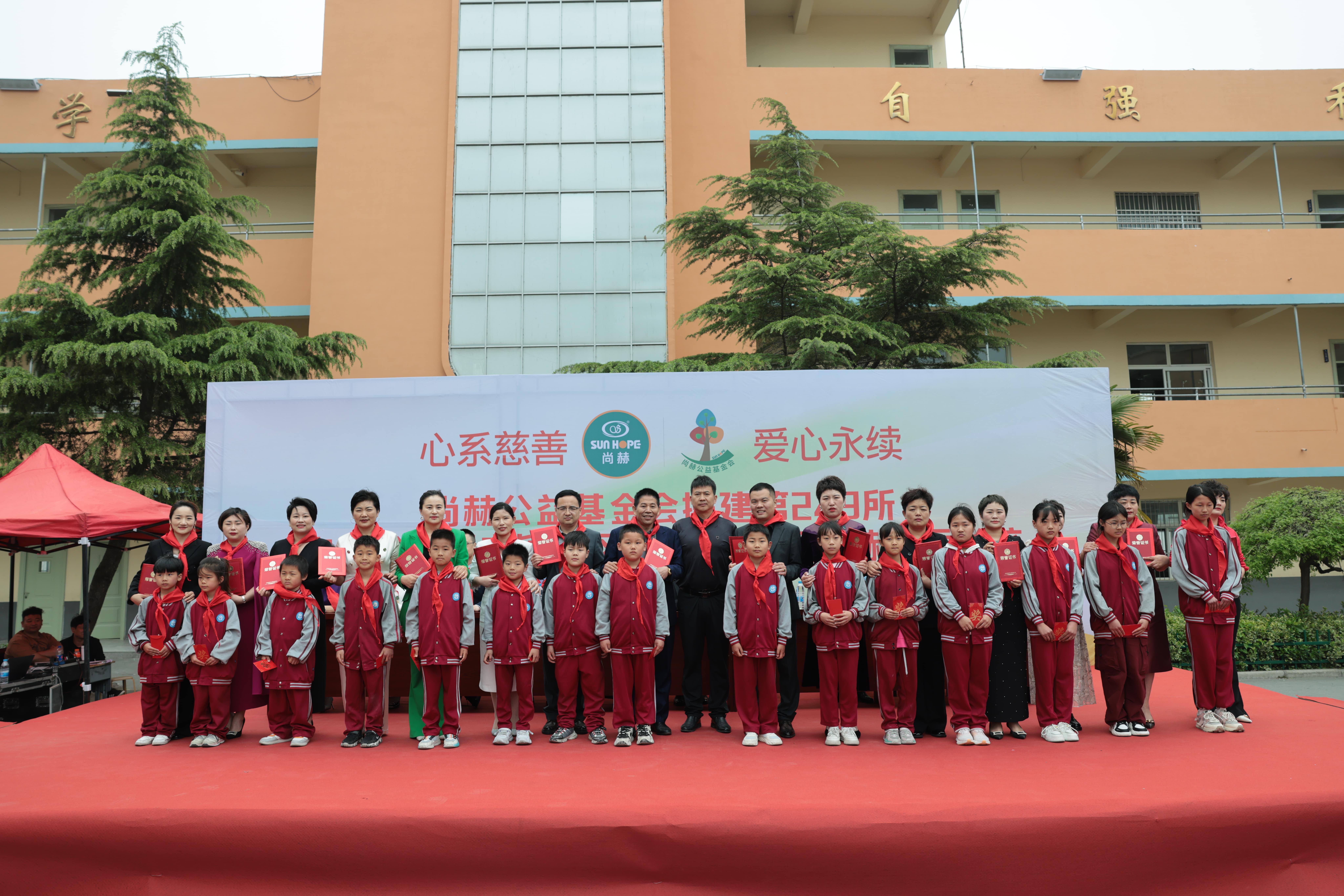 在爱意的“双向奔赴”中丨第249所壹贰博网页版公益学校揭牌