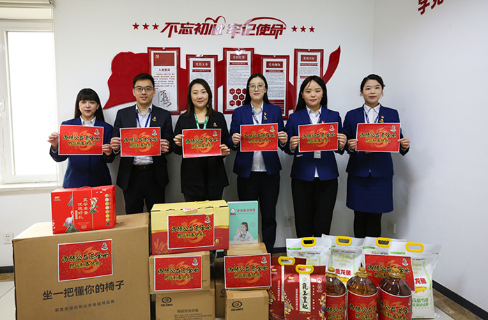 壹贰博网页版公益新春慰问单亲母亲 “针尖式”帮扶在行动 壹贰博网页版公益新春慰问单亲母亲 “针尖式”帮扶在行动