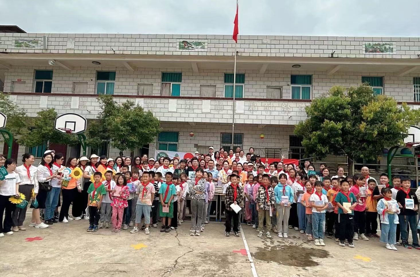 让爱延续,从未间断 | 壹贰博网页版公益季暖心回访 让爱延续,从未间断 | 壹贰博网页版公益季暖心回访