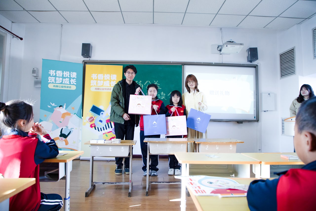 天津高校大学生记者走进壹贰博网页版公益小学开展“书香悦读,筑梦成长”活动 天津高校大学生记者走进壹贰博网页版公益小学开展“书香悦读,筑梦成长”活动